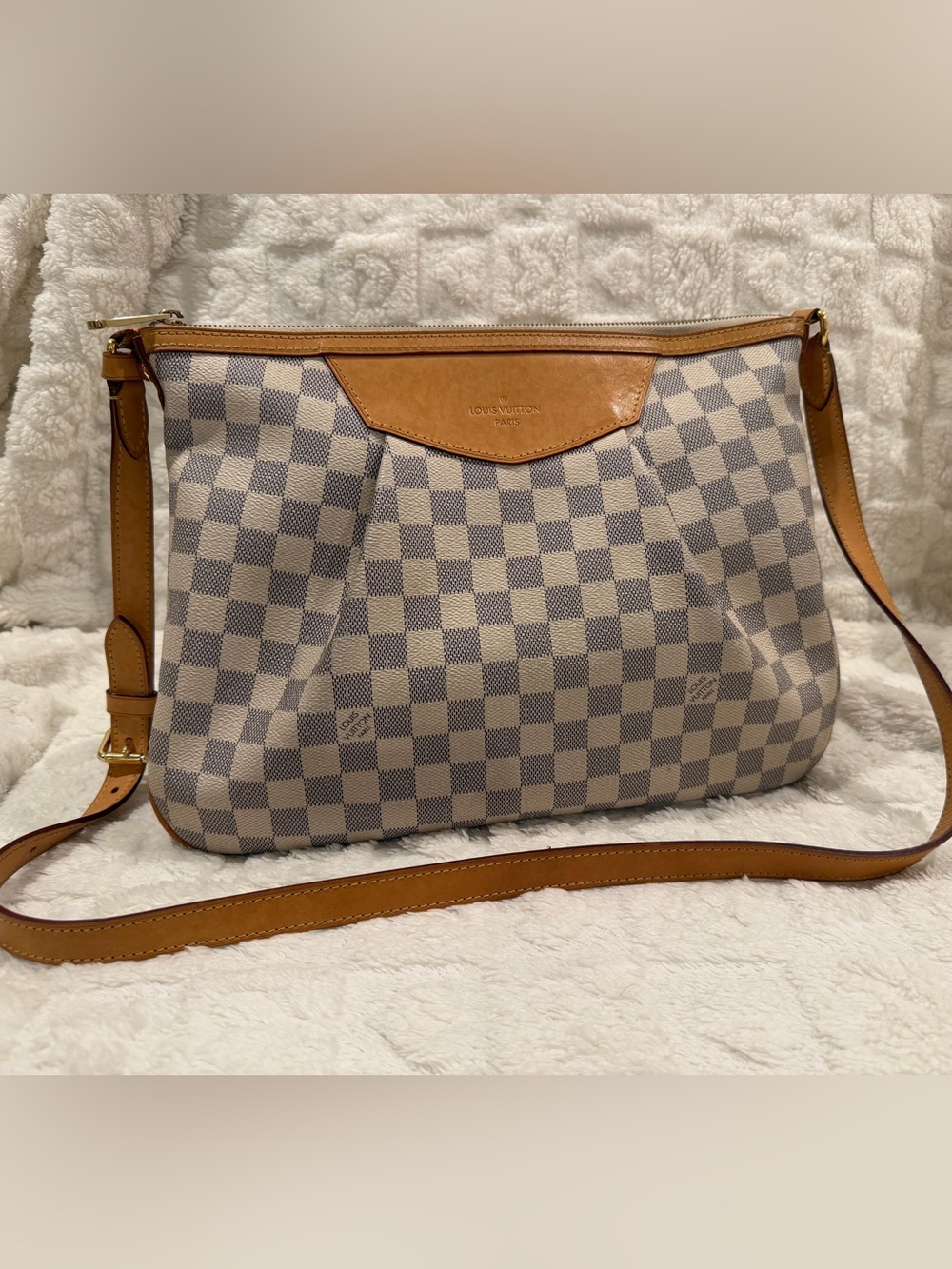 Louis Vuitton Siracusa MM DA Crossbosy